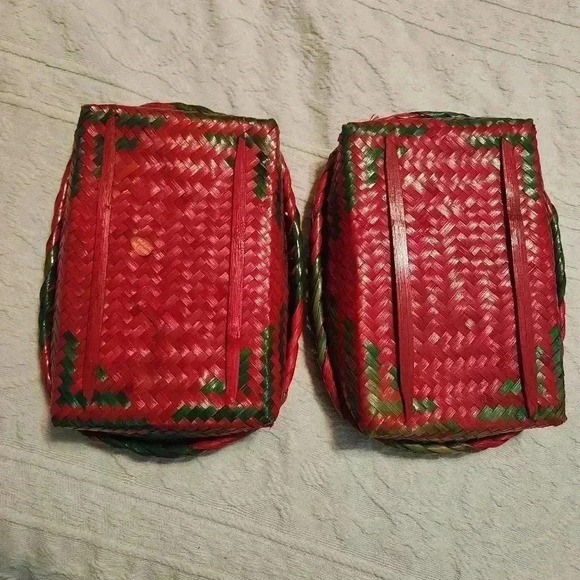 Christmas Woven Red & Green Baskets Set Of 2 Nesting Casserole Serving Baskets - Picture 4 of 8